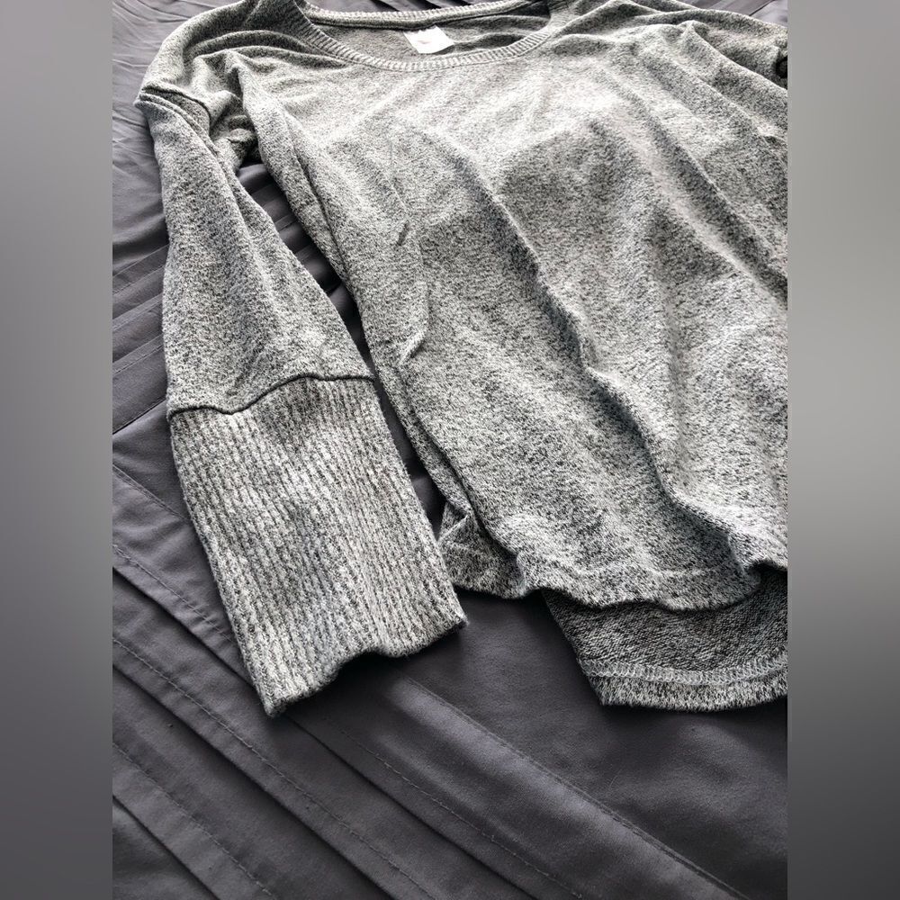 No Boundaries Sweater - Picture 3 of 4